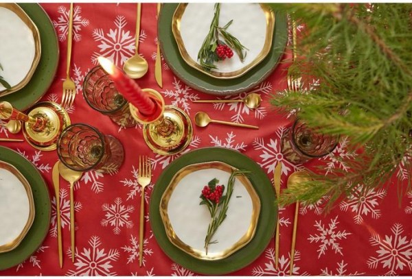 Скатерть Доляна «Новый год: Снежинки» 110×145 см, 100% п/э